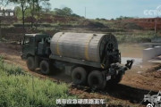 中国武装警察が保有する「HLZM100緊急硬質舗装車」…長さ100m、幅4.2mの仮設可動式舗装を素早く敷設可能！