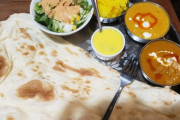 【画像】インド人のインドカレー屋のナンが大きすぎる…でもおかわりするのが礼儀