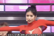 【悲報】NiziUさん、メンバー(17)にとんでもない服着せて炎上「未成年にこんな服着せるな！
