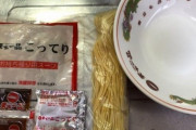 ラーメン屋「あかん…ラーメンだとテイクアウトできん…」
