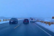 【動画】良く避けた。折れたタンク車が迫ってくる恐怖のツルツル道路。