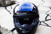 来週からバイクの教習行くんだけど初心者だと思われたくないからSHOEIのヘルメット被ろうと思う