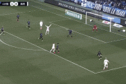 ◆Gif小ネタ◆尖すぎる切り返しから！鳥栖FW樺山諒乃介エリア内3人抜きゴールがすごすぎると話題に！