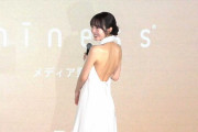 本田真凜さん、純白ドレスで美背中披露「新鮮でソワソワ」