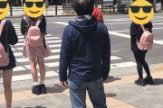 【画像】女の子、流行に敏感すぎて皆同じアイテムを身につけてしまう