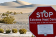 【米国】約50℃のデスバレー、観光客が裸足で散歩し火傷