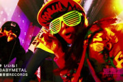 BABYMETALの「いいね！」のオマエノモノハオレノモノの前