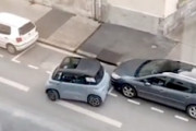 【動画】マイクロカーなのに縦列駐車がぜんっぜんできない人が可愛いｗｗｗ