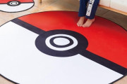 【話題】しまむらに『ポケモン』モンスターボールデザインの「マット」やポケモン達の「ポーチ」などが登場！！