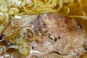 【画像】深夜に「こういうので良いんだよラーメン」食べてきた