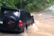 【動画】自然に逆らったパジェロ乗りが残念な事になってしまう事故。
