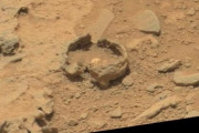 【画像】火星の地表からボウル？灰皿？のような形のものが発見される