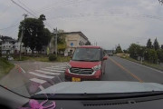 【動画】反対車線からはみ出した車に正面衝突される動画が話題 → 「何で避けないの？」 の声
