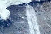 【動画】ネパール洪水を引き起こした氷河に再び崩落の危険が。