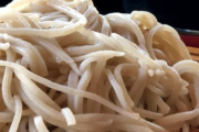 【悲報】この年越し、食べる蕎麦が『緑のたぬき』の奴wwwwwwwwwwww