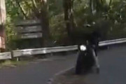【動画】ヘタクソ無免許二人乗りバイクがチャリをひき逃げ…