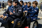 ◆悲報◆横浜FMさん新型コロナ対策で練習場の移動を徒歩からカートに切り替えた結果ｗｗｗ