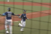 【西武VSロッテ】山川の先制タイムリーで外崎がまた変な動きしてしまったwww
