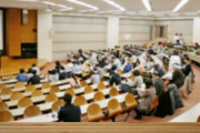 「大学生は暇」「遊んでばかり」は偏見？ 大学生の7割超が「忙しさ」痛感　学業だけじゃない…切実な事情