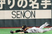【阪神】近本のダイビングキャッチにドームどよめき　岡本の左中間への強烈打球に超美技