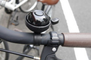 歩道で自転車のベル鳴らすやつwww