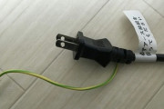 家電「電源は必ずアース接続してください」（変なコード付属）←これ
