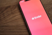 【悲報】Tinderで会った子に避妊せずしちゃってブロックして逃げたんだけど、同じ大学だった…