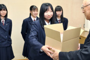 敦賀高校野球部の美少女マネージャー4人が手作りマスクを寄付する