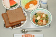 昭和のガッキはこんなみすぼらしい給食食ってたという事実