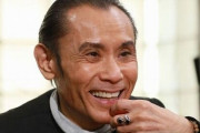 【朗報】片岡鶴太郎さん、ヨガをやりまくった結果腹筋がバキバキに割れる
