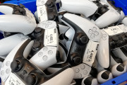 【画像】PS5コントローラー、何故か大量処分セールが開催されてしまう