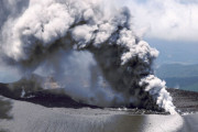 地震1000回…九州の火山から噴煙5000メートル…韓国では旅行客が安全問い合わせ