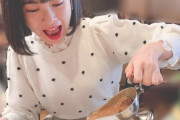 【悲報】令和の女子高生、とんでもない食事マナーを披露してしまう