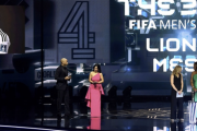 メッシが2年連続でFIFA男子最優秀選手賞を受賞! 最優秀監督はマンCで3冠達成のペップ