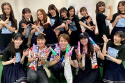 【乃木坂46】セラミュで共演の上杉柚葉さんと中野美優さん、5期生メンバーとの集合ショット公開