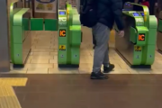 【悲報】鉄オタの改札での挙動、お前らにそっくりで草ｗｗｗｗｗ