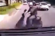 【動画】 これどちらが悪い？ 飛び出しスクーターと接触する衝撃ドラレコ動画が話題に
