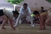 【動画】相撲で女子と対戦した男子、負けたのに反則級の笑顔を見せるｗｗｗ