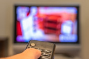 お前らは何畳の部屋で何インチのテレビ見てる？ 1位半数以上が「50型以下」　2位「55型」　3位「65型」