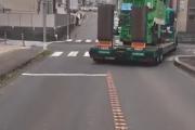 【優しい世界】牽引トレーラーの見事な運転技術と、対向車の素晴らしい配慮…これが運転が上手いということか！