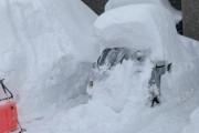 【訃報】屋根の雪下ろしを手伝った男性、悲劇の末路となる・・・・・