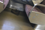【画像】電車でクソ迷惑なジジイがいる
