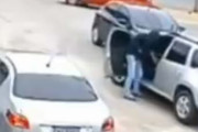 【動画】AT限定の男がMT車を奪おうとした結果ｗｗｗｗｗｗｗ