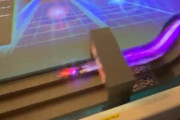 最新のミニ四駆サーキットがカッコよすぎると話題に！プロジェクションマッピングでアニメみたいな演出にｗｗｗｗｗ