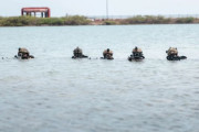 米海兵隊偵察大隊とオランダ軍海兵隊が二国間訓練で海上から偵察上陸の手順を確認！