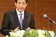 【朝日新聞】首相会見　官邸職員が記者の腕つかむ　朝日新聞社が抗議