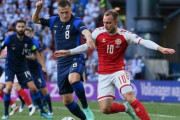 デンマーク代表エリクセン、試合中に突然倒れ込む…ピッチ上で心臓マッサージも