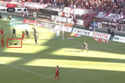 【 画像 】「名古屋×神戸」前田の1点目のシーン･･･ゴール前で肘ついて寝そべってる神戸DFww