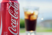 海外「コーラを売って何が悪い！捨てる方が悪いんだ！」世界的飲料メーカー2社がリサイクル表示について問われている件