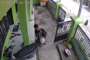 【動画】庭で遊ぶ幼女のファーストキスを通りすがりの男が奪っていく動画が撮られるｗｗｗｗｗｗｗｗ
